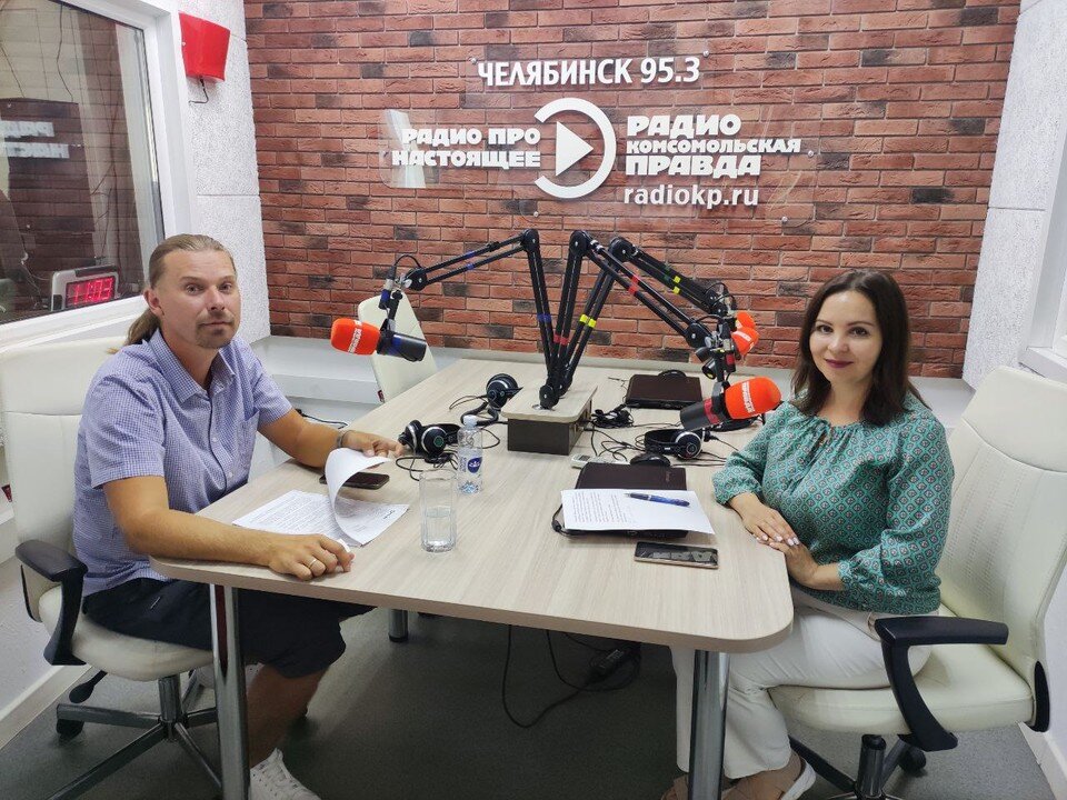     Юрий Макуров в студии радио «Комсомольская правда». Фото: Заповедник «Аркаим»