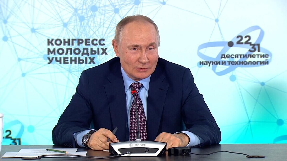    Путин: "Сегодняшняя ситуация подталкивает нас к самостоятельной работе по многим направлениям"© РИА Новости