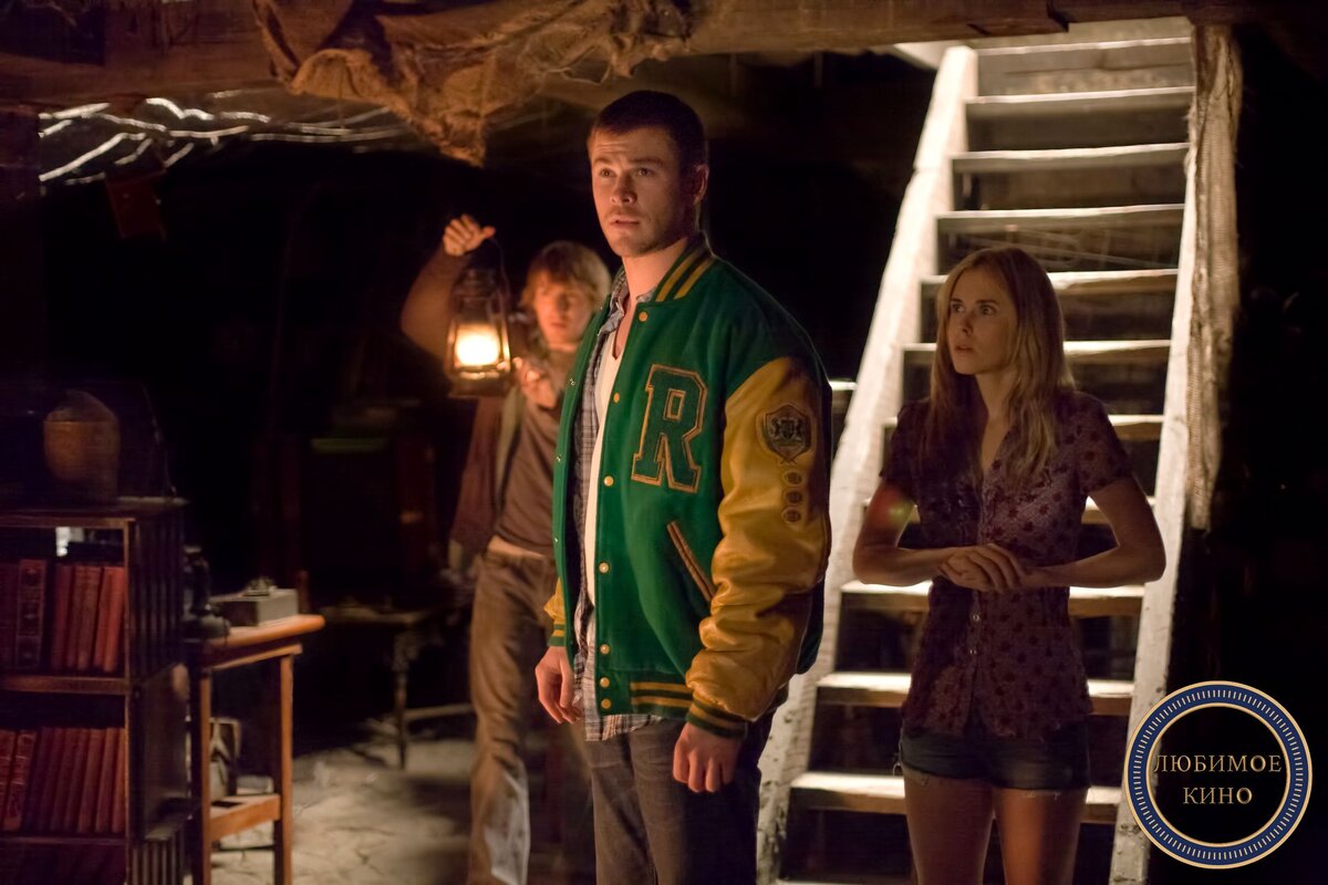 «Хижина в лесу» — один из представителей пародийных фильмов, высмеивающих штампы ужасов. Источник: https://m.media-amazon.com/images/M/MV5BMTM0NTQ5NTkxMF5BMl5BanBnXkFtZTcwMzA1MjU0Nw@@._V1_.jpg 