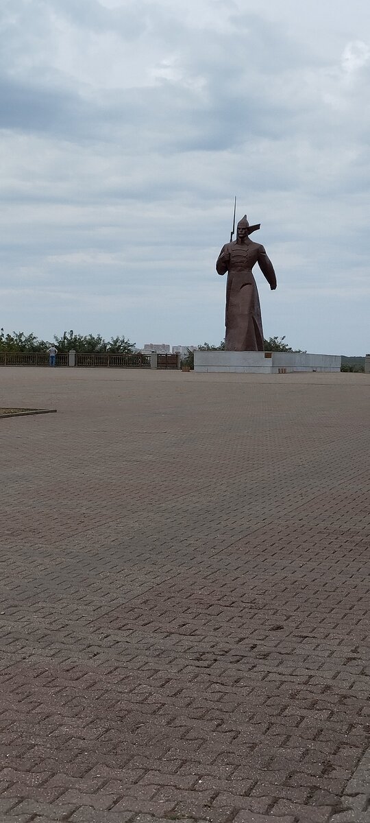 Памятник Солдату-красногвардейцу
