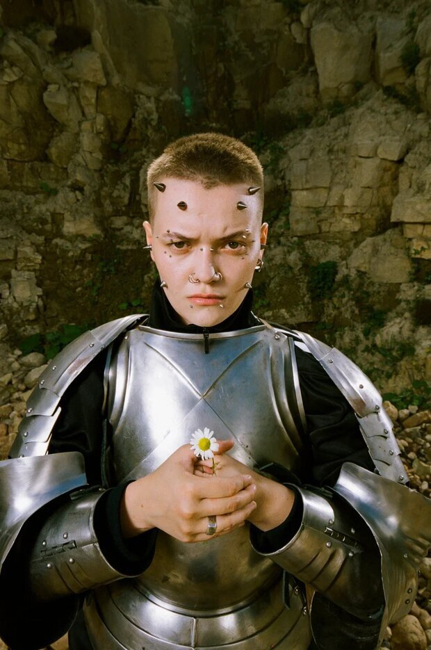    Ксюша Смо стилизовала рекламную кампанию «Новых Пацанок» (фото 1)