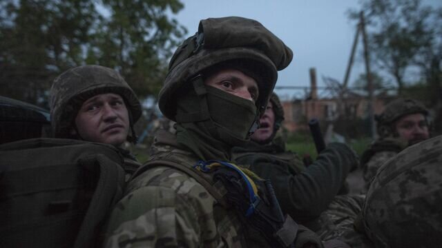 © AP Photo / Iryna Rybakova Украинские военные в Донецкой области. Архивное фото
