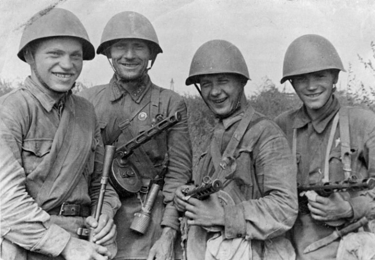 Русские солдаты. 1945.