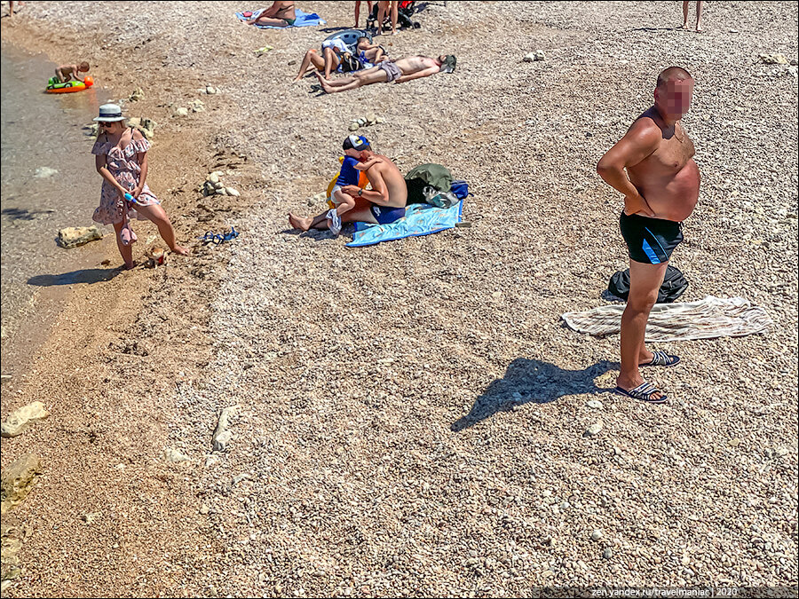 Девушки на крымском пляже рассказали, как они относятся к мужчинам с пузом