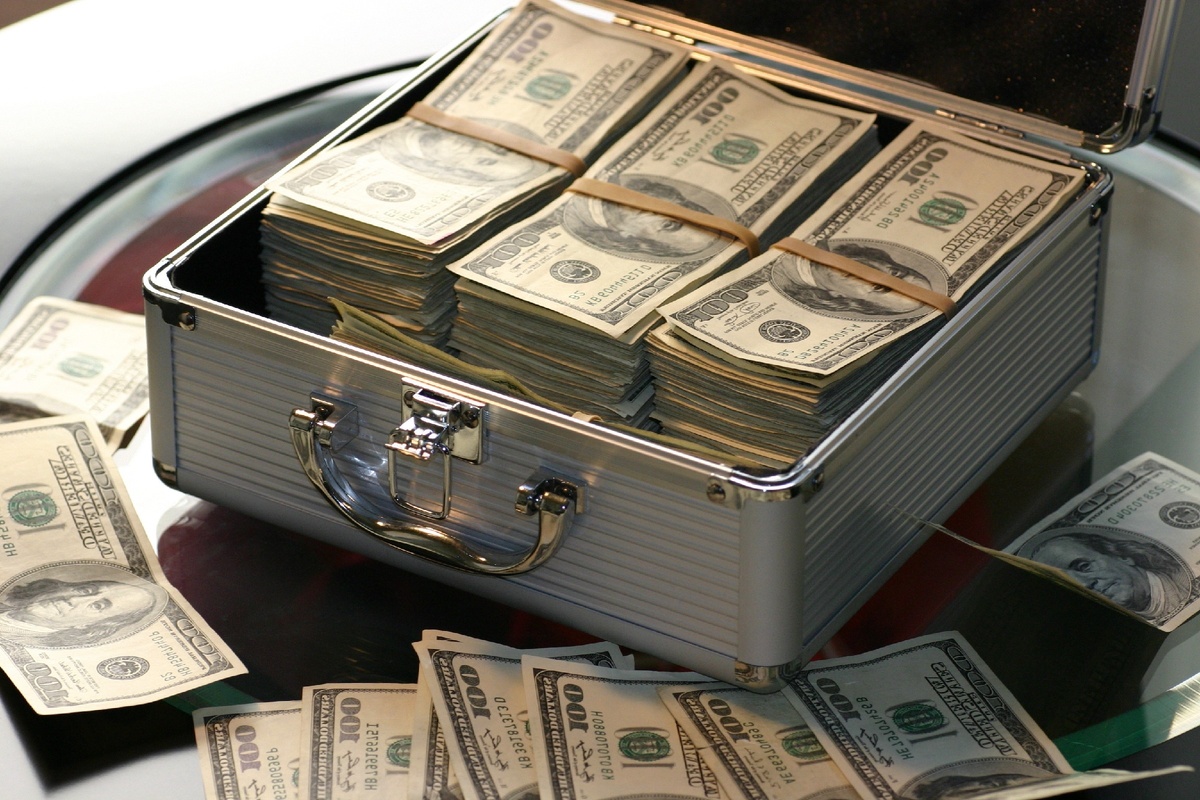 Реальные деньги, которые принес клиент в банк.