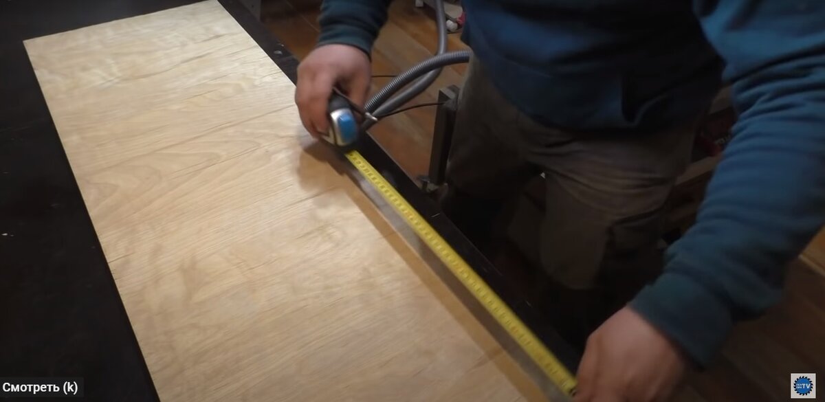 что бы распустить фанеру нам понадобится лобзик или ножевка