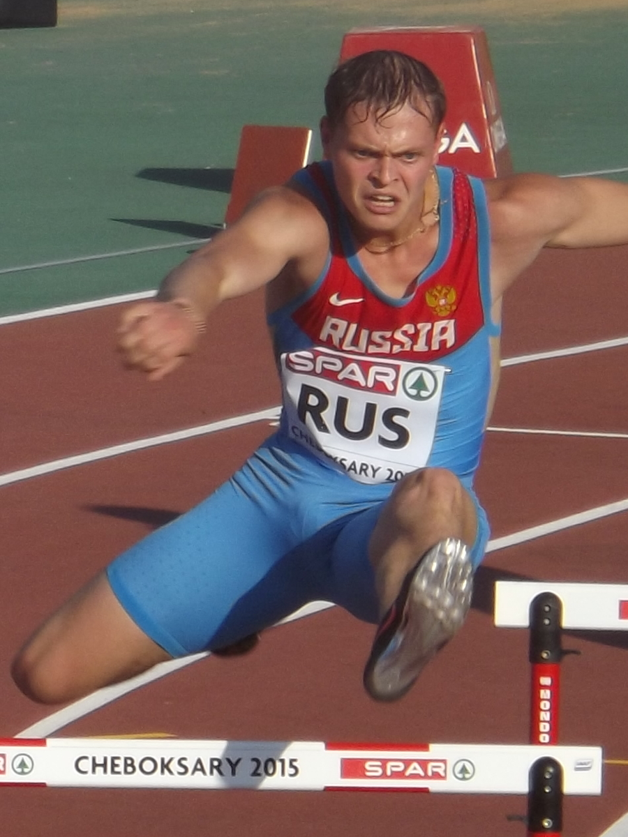 Российский барьерист Денис Кудрявцев на командном чемпионате Европы в 2015 году. Одно из последних выступлений наших спортсменов в форме сборной. Примечание, спортсмен отношения к допингу не имеет.
