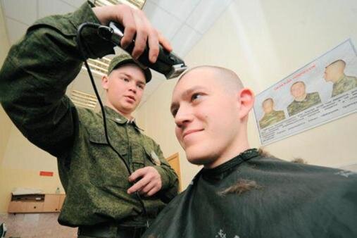 Призывники отправляются на службу в армию adm.boksitogorsk.ru