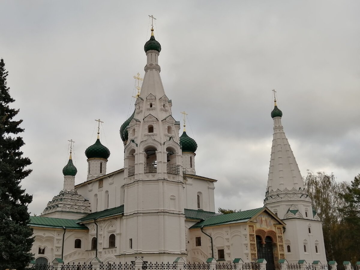 Какой памятник архитектуры 17 века изображен на картинке церковь ильи пророка в ярославле