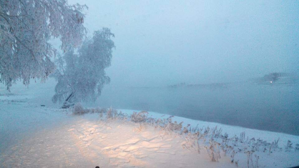 Берег Ангары в района острова Юность, г.Иркутск. Фото автора.