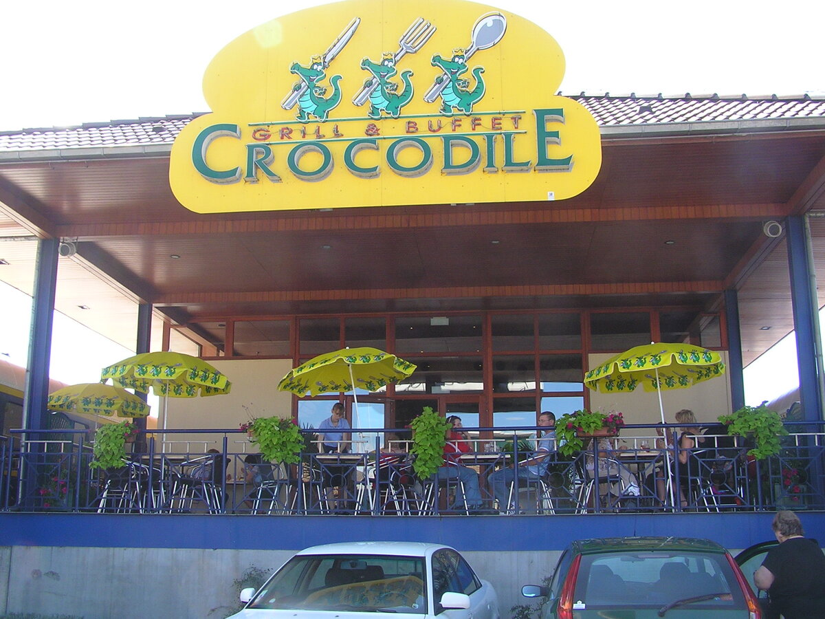 вид со стороны парковки