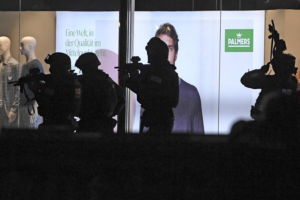 Спецназ "WEGA" противодействует терроризму в Австрии.Фото телерадокорпорации ORF