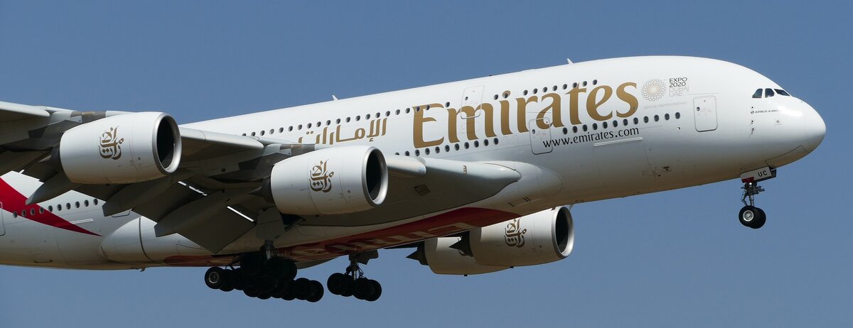 Авиалайнер Airbas A-380 авиакомпании Emirates.