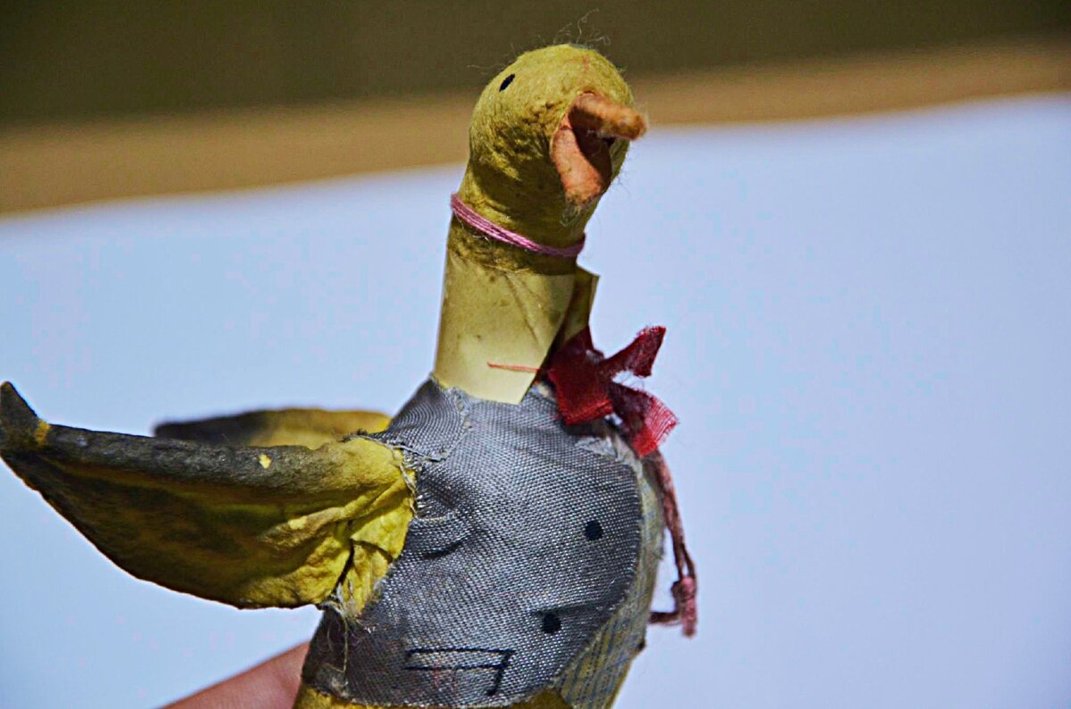 Елочная игрушка «Гусь в жилетке». Фото: meshok.net