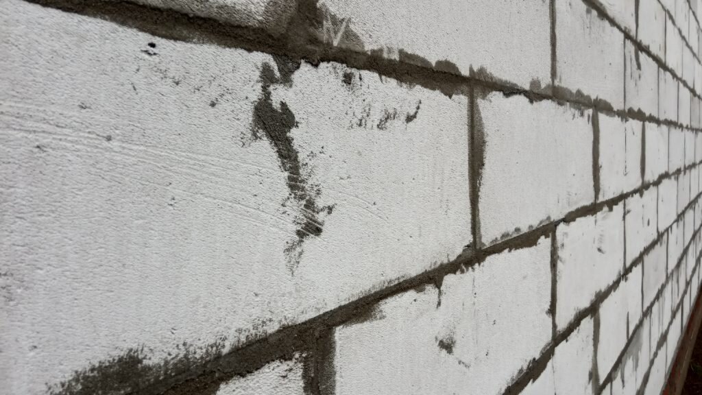 Швы между блоками