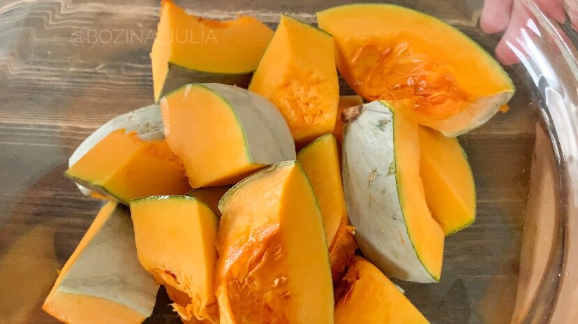 Чем меньше будут по размеру кусочки тыквы – тем быстрее она приготовится