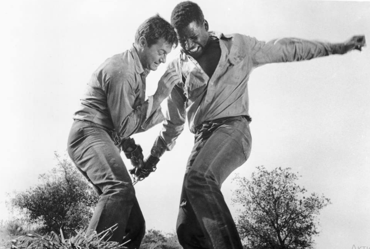 Кадр из фильма «Скованные одной цепью» (можно листать). Источник: imdb.com