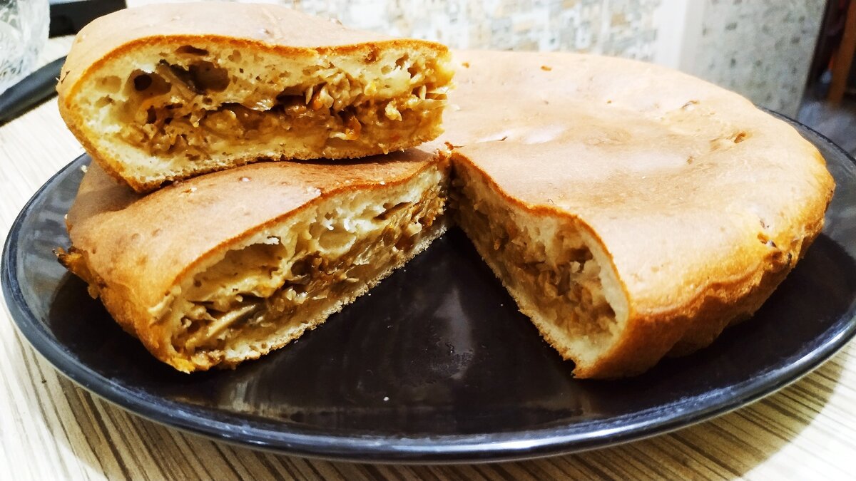 Заливной пирог с капустой и грибами