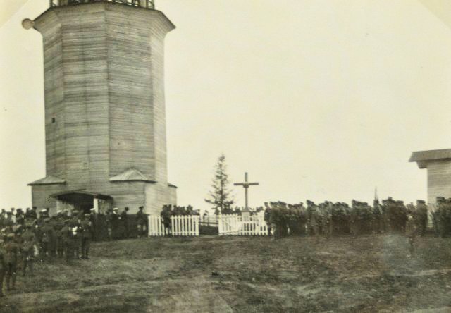 Церемония прощания с павшими. Троица Шенкурский уезд 25 мая 1919г.                              Фото с http://forum.patriotcenter.ru