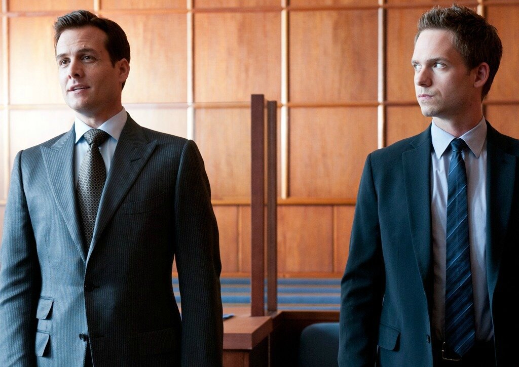 Фото: кадр из сериала "Форс-мажоры" (2011-2019, реж. М. Смит и др.)