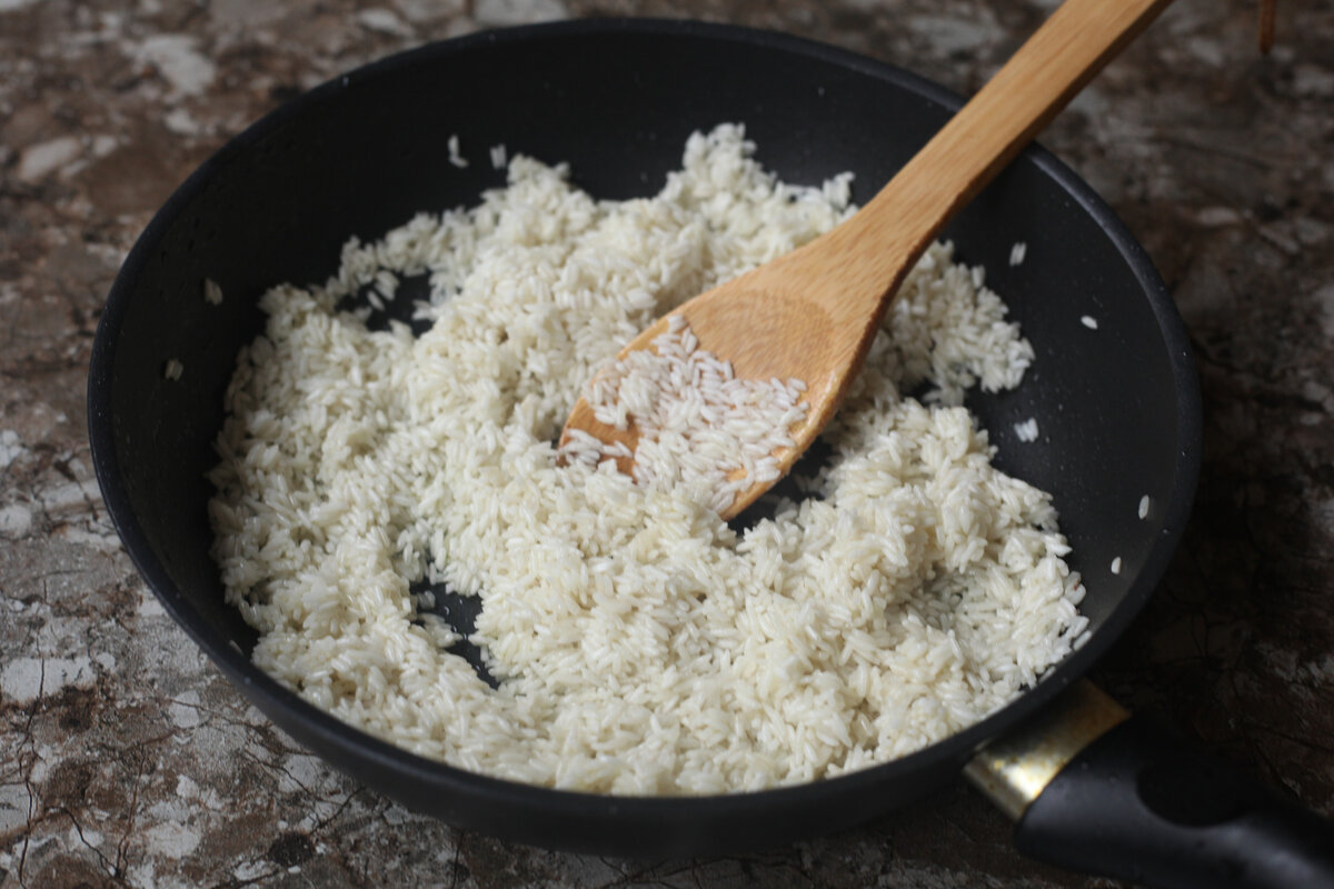 Уже давно не варю рис на гарнир просто в кастрюле с водой, готовлю только так: рисинка к рисинке и значительно вкуснее