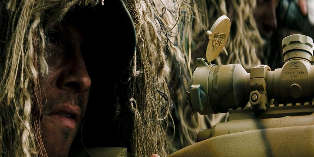 Бывший сержант морской пехоты Боб Ли Суэйггер (Марк Уолберг) — один из немногих снайперов в США, который может поразить цель на большом расстоянии. Он живёт в своём доме в горах, пока внезапно к нему не заявляется полковник Джонсон (Дэнни Гловер). Он просит Суэйггера помочь ему выследить снайпера-убийцу, который собирается убить президента во время его выступления в четырёх городах. Боб соглашается и ему удаётся определить наиболее удобную позицию для выстрела, которая находится в Филадельфии.

Однако по приказу Джонсона, который оказался предателем, Ли пытаются убить, но он убегает с ранениями. Снайпер стреляет в президента, но убивает архиепископа из Африки. Сержант направляется к своей знакомой — Саре Фенн, вдове погибшего солдата Донни, который был другом Ли. Сара принимает Ли и помогает ему поправиться, после чего у них возникает роман. Дабы выйти на преступников, Суэйггер с помощью Сары связывается с агентом ФБР Ником Мемфисом, с которым имел случайный контакт, но того похищают неизвестные. Суэйггер следует по следам преступников и освобождает Ника, убив вместе с ним всех наёмников. Они объединяют усилия. Героям удаётся выйти на снайпера, который стрелял во время речи президента. Он рассказывает, что истинной целью был архиепископ, так как группа наёмников по приказу сенатора Мичама убила в Африке жителей небольшой деревни, чтобы построить нефтяную вышку. Снайпер кончает жизнь самоубийством, а на Ли и Мемфиса нападают убийцы, но им удаётся выжить.

Джонсон приказывает схватить Сару и назначает Суэйггеру встречу в доме сержанта в горах. Боб приезжает на место, туда же на вертолёте прилетает и сам Мичам вместе с охраной. Ли освобождает Сару и убивает всех наёмников, уничтожая запись со словами бывшего снайпера. Посланные Мемфисом агенты ФБР арестовывают всех находящихся. На суде Джонсона и Мичама оправдывают, и они торжествующе уходят. Вечером Ли приходит на дачу, где устроились сенатор и Джонсон, и без жалости убивает их, сжигая дом. В конце Суэйггер вместе с Сарой уезжают на машине в неизвестном направлении.