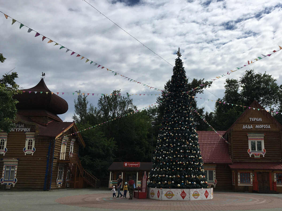 Снято (летом) автором поста в усадьбе Деда Мороза в Москве