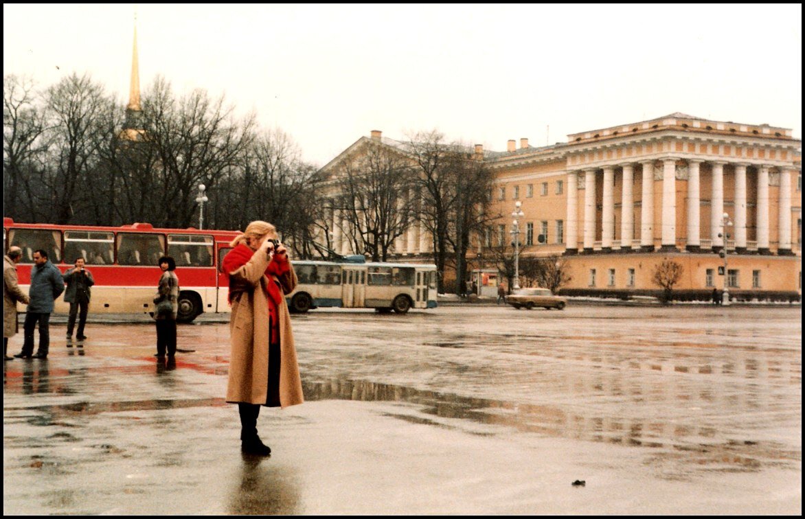 Ленинградский зима. Дворцовая площадь Ленинград 1985 г. Ленинград 1985 год фото. Ленинград 1985 год Горьковская. Ленинград зима 1980.