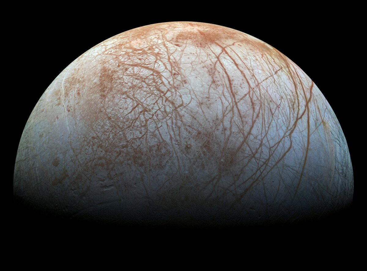 Спутник Юпитера Европа (фото NASA/JPL-Caltech/SETI Institute )