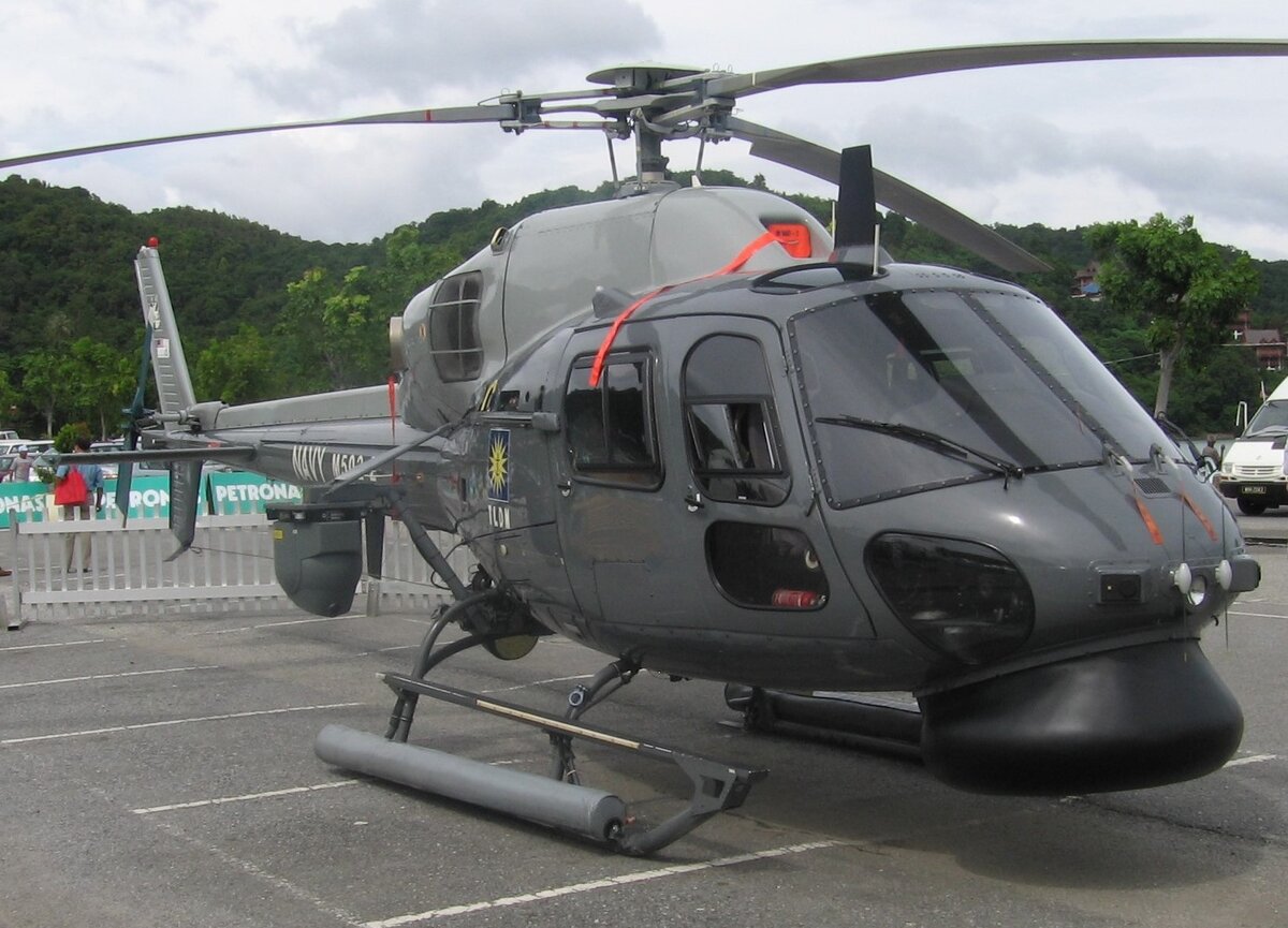 Вертолет AS 555SN Fennec 2 авиации Королевских военно-морских сил Малайзии. LIMA, о. Лангкави, Малайзия, 2005 год (© Владимир Щербаков)