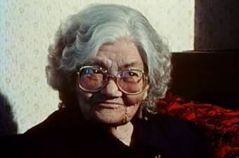 Слава Севрюкова (1903 - 1991 г.г.) родилась в г. Нова Загора (Болгария). Ее бабушка и мать были народными целителями и ясновидящими.