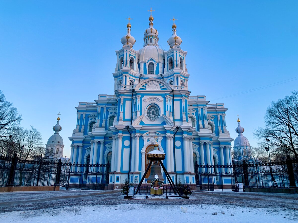 Смольный собор, 93,7 м Санкт Петербург