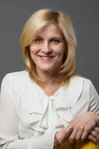 Ольга Новик: С момента начала развития пандемии и примерно до конца апреля во взаимоотношениях логистических провайдеров с грузовладельцами можно выделить два этапа. Первый этап, когда заказчики перевозок еще не осознавали всей глубины проблемы и не обладали знаниями по развитию карантинных мер на различных рынках, характеризовался некоторой паникой с их стороны, ужесточением требований, иногда угрозами за невыполнение условий договора. Это был период дефицита транспорта и роста ставок фрахта.