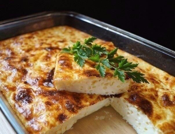 ОМЛЕТ В ДУХОВКЕ  
Ингредиенты: 
Яйцо 6 шт. 
Молоко 300 мл. 
Соль 0,5 ч.л. 
Масло сливочное для смазывания формы 
 