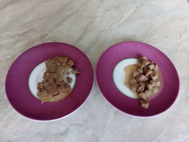 Две разновидности корма из курицы