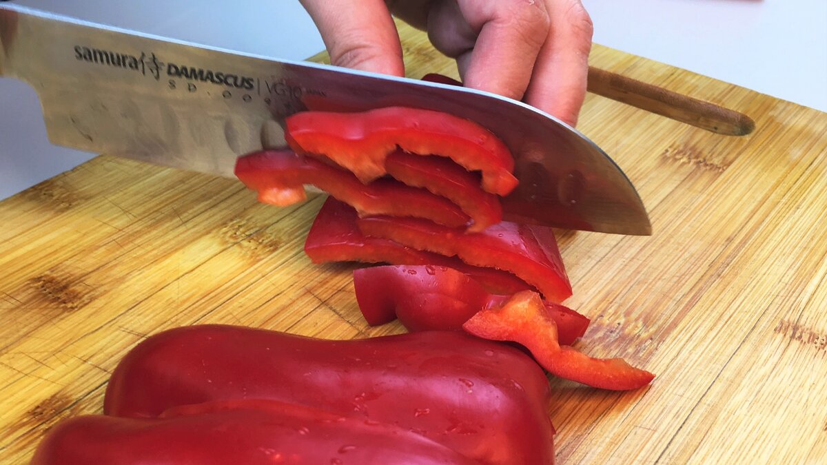 Мясо в кисло-сладком соусе с ананасами. Думаю, это самое популярное блюдо у российских туристов в Китае