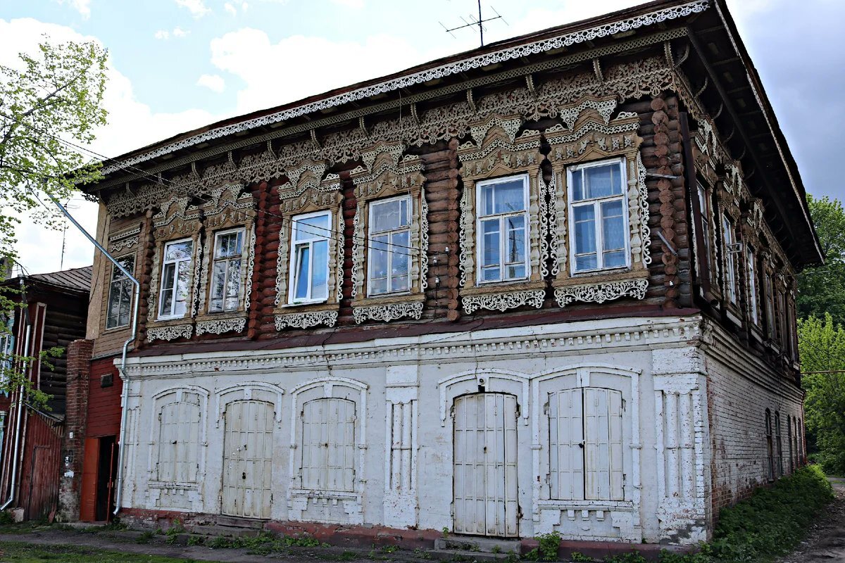 Дома большое село. Дом купца Лапина Верхотурье. Купеческий особняк Власова Невьянск. Дом купца Кашицина в Суздале. Купеческий дом 18 века в России.