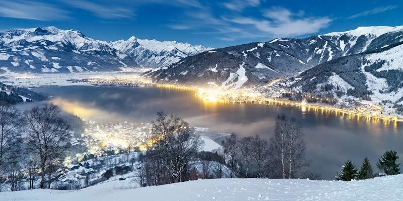 Существует мнение, что для комфортного зимнего катания по заснеженным холмам нужно отправляться за границу, покорять европейские Альпы или Скандинавские вершины. Однако, если учесть активное развитие инфраструктуры на отечественных базах, умеренную ценовую политику, отсутствие языковых трудностей, выходит, что наши зоны для занятия снежными видами спорта вполне могут быть достойной альтернативой иностранным. Проанализировать лучшие и самые популярные горнолыжные курорты в России Вам помогут рейтинги и обзоры, составленные с учетом условий, уровня оборудования, склонов, стоимости услуг, описания и др.
