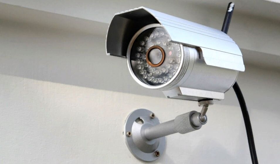 В одной из моих школ полно камер, но сейчас от них не так уж много пользы. Источник фото mobilebooster.ru