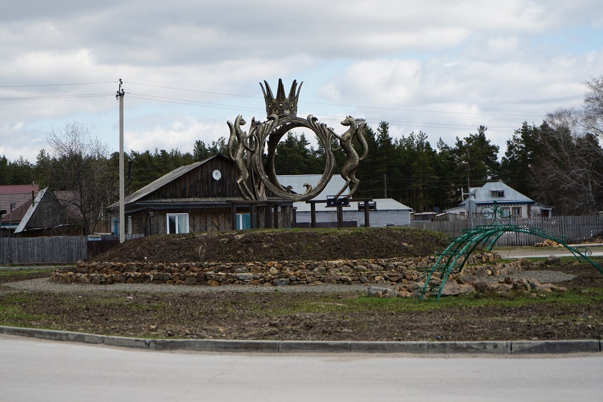 Сузун основан по именному указу её величества Императрицы Екатерины II от 7.11.1763г. Официальной датой считается 20.01.1764 года, она же является датой подписи приказа А. И. Порошиным, начальником Колывано-Воскресенских заводов, о месте постройки медеплавильного завода.
