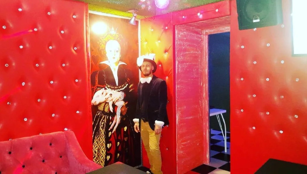 страна чудес ростов на дону добровольского. клуб страна чудес ростов. страна чудес ростов на дону добровольского. страна чудес ростов на дону ножах. на ножах официантки.