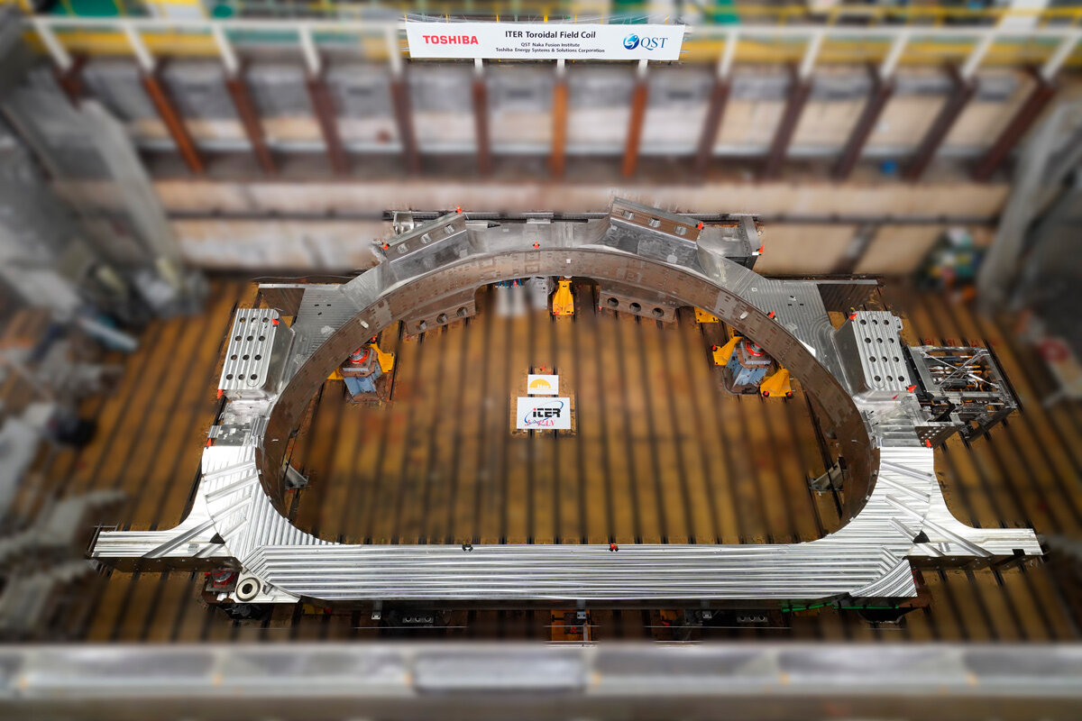 Произведенная компанией Toshiba первая магнитная катушка тороидального поля