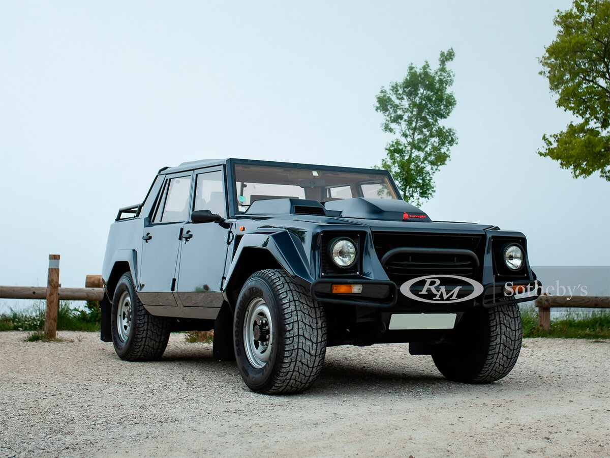 Lamborghini LM002