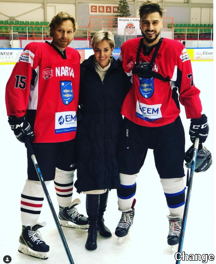 Он и сейчас играет в хоккей