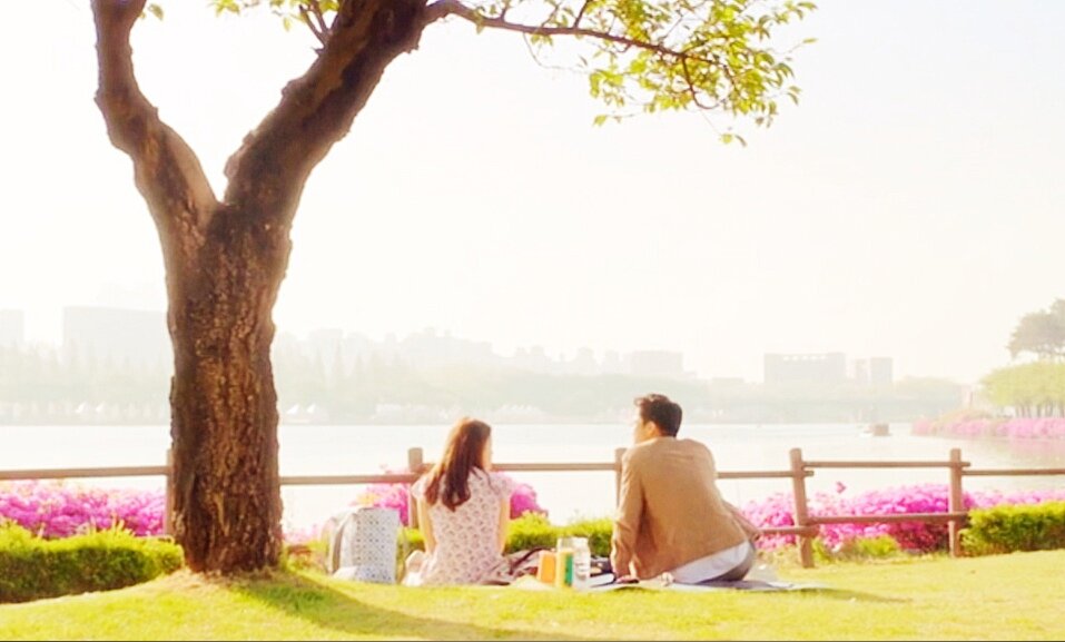 Кадр из сериала "Сияющий офис"