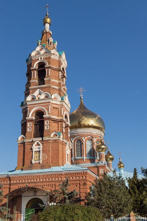 Храм и колокольня