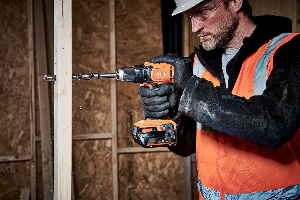 Дрель-шуруповерт AEG BS18G4-202C