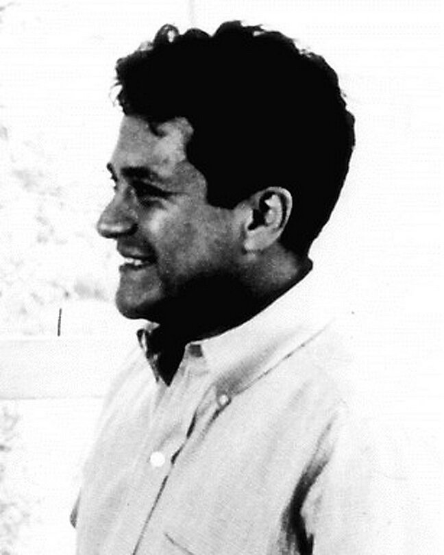 Карлос Кастанеда (1925-1998, черта между этими цифрами содержит в себе ни на что не похожую жизнь)