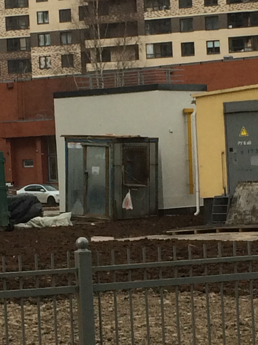 Помещение охраны на строительной площадке. Картинка взята из личного альбома автора.