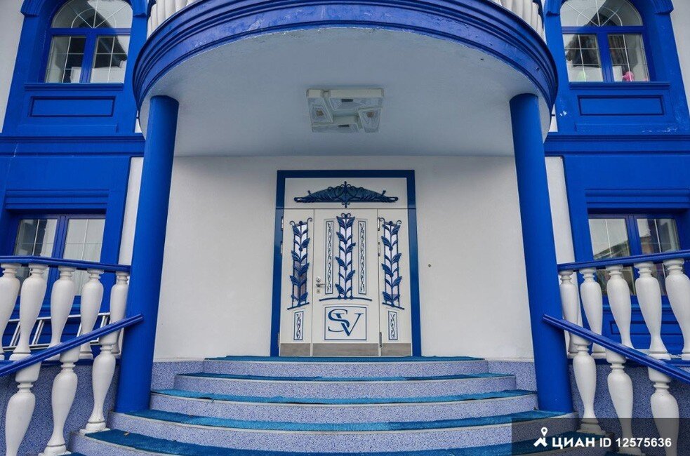 избушка гжель. гжель раменский район московской области. гжельский фарфоровый завод штоф. дешевый деревенский дом. гжель штоф бражники.